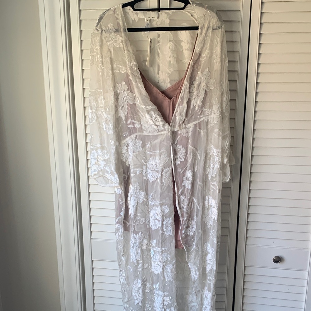 Fleur du Mal Floral Lace Robe - White and Pink